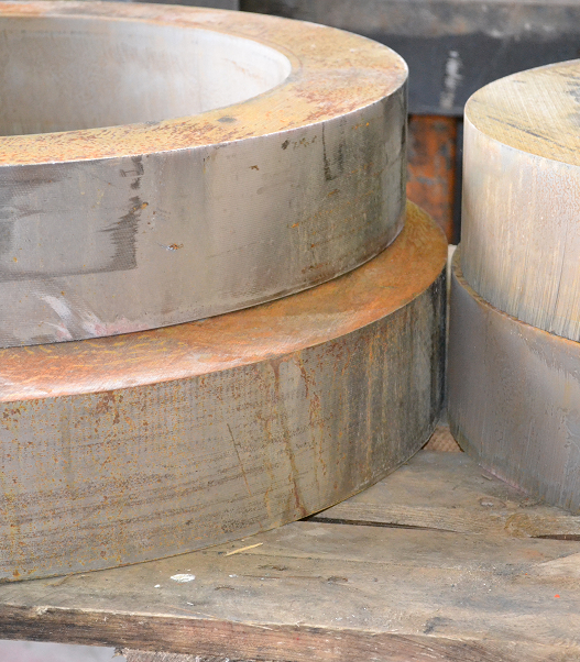 Taglio a getto d'acqua su metallo