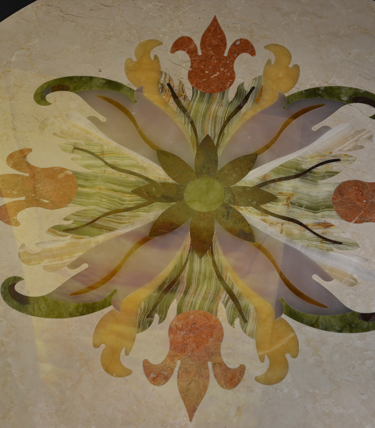 Taglio a getto d'acqua su pietra