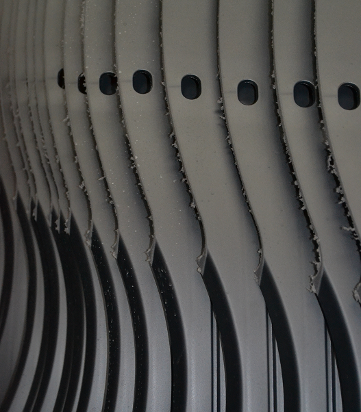 Taglio a getto d'acqua su materiali compositi