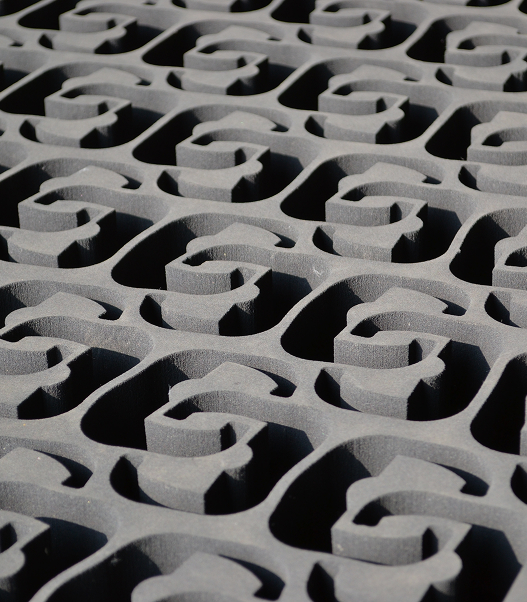 Taglio a getto d'acqua su vetro