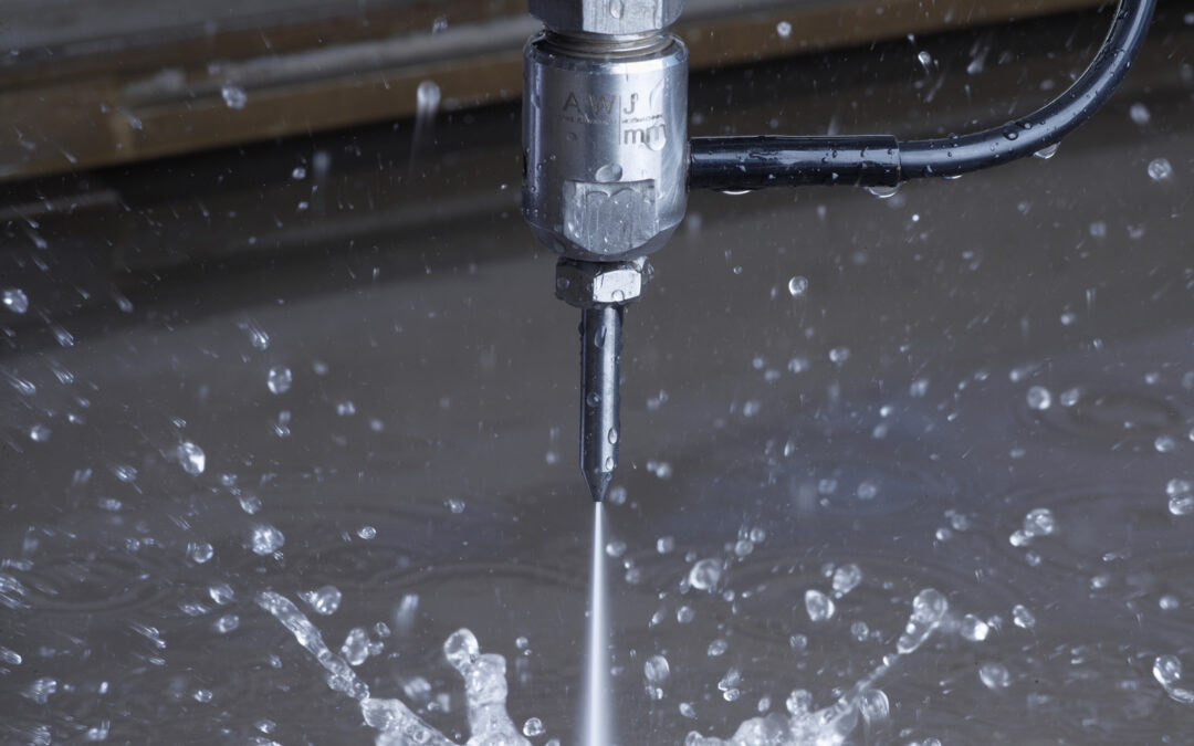 Taglio ad acqua dell’acciaio: come funziona e quali vantaggi offre